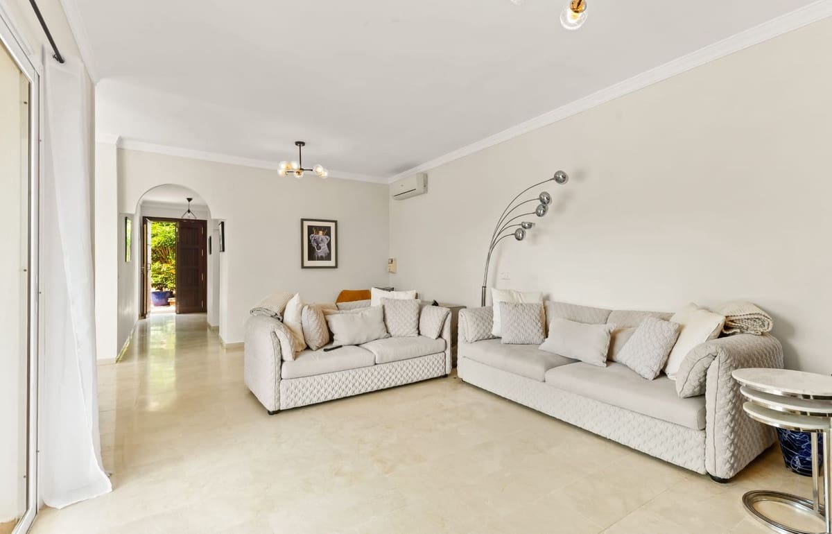 3 chambre Villa/Maison à vendre à Estepona avec piscine - 825 000 € (Ref: 9855603)