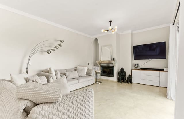 3 chambre Villa/Maison à vendre à Estepona Golf, Estepona avec piscine - 825 000 € (Ref: 9855603)