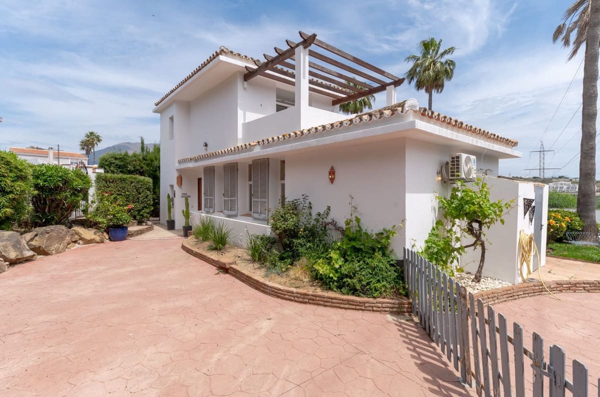 3 chambre Villa/Maison à vendre à Estepona avec piscine - 825 000 € (Ref: 9855603)