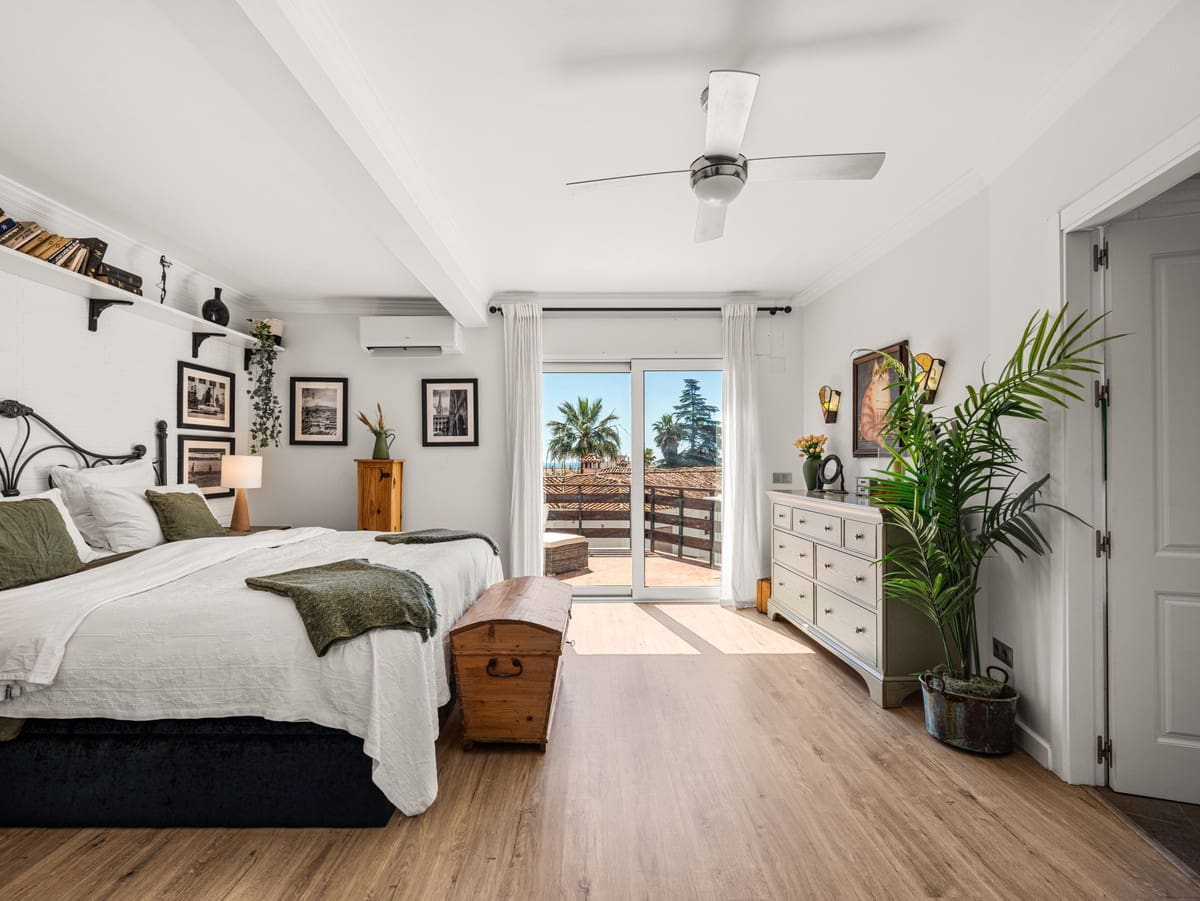 3 bedroom Villa for sale in Marbella with pool - € 1,500,000 (Ref: 9855604)