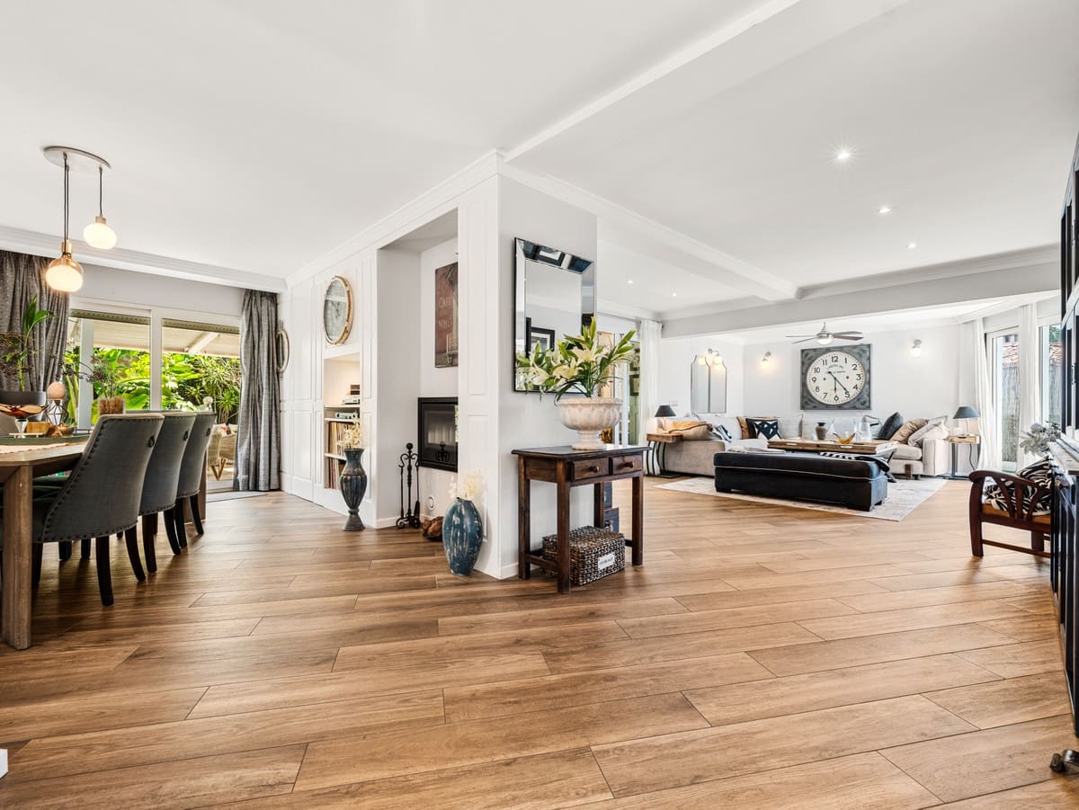 3 bedroom Villa for sale in Marbella with pool - € 1,500,000 (Ref: 9855604)