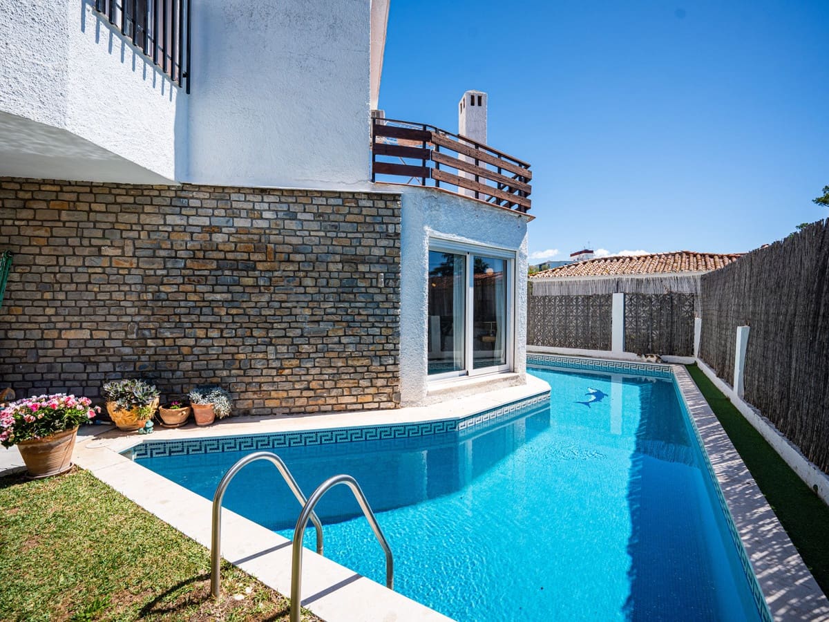 3 bedroom Villa for sale in Marbella with pool - € 1,500,000 (Ref: 9855604)