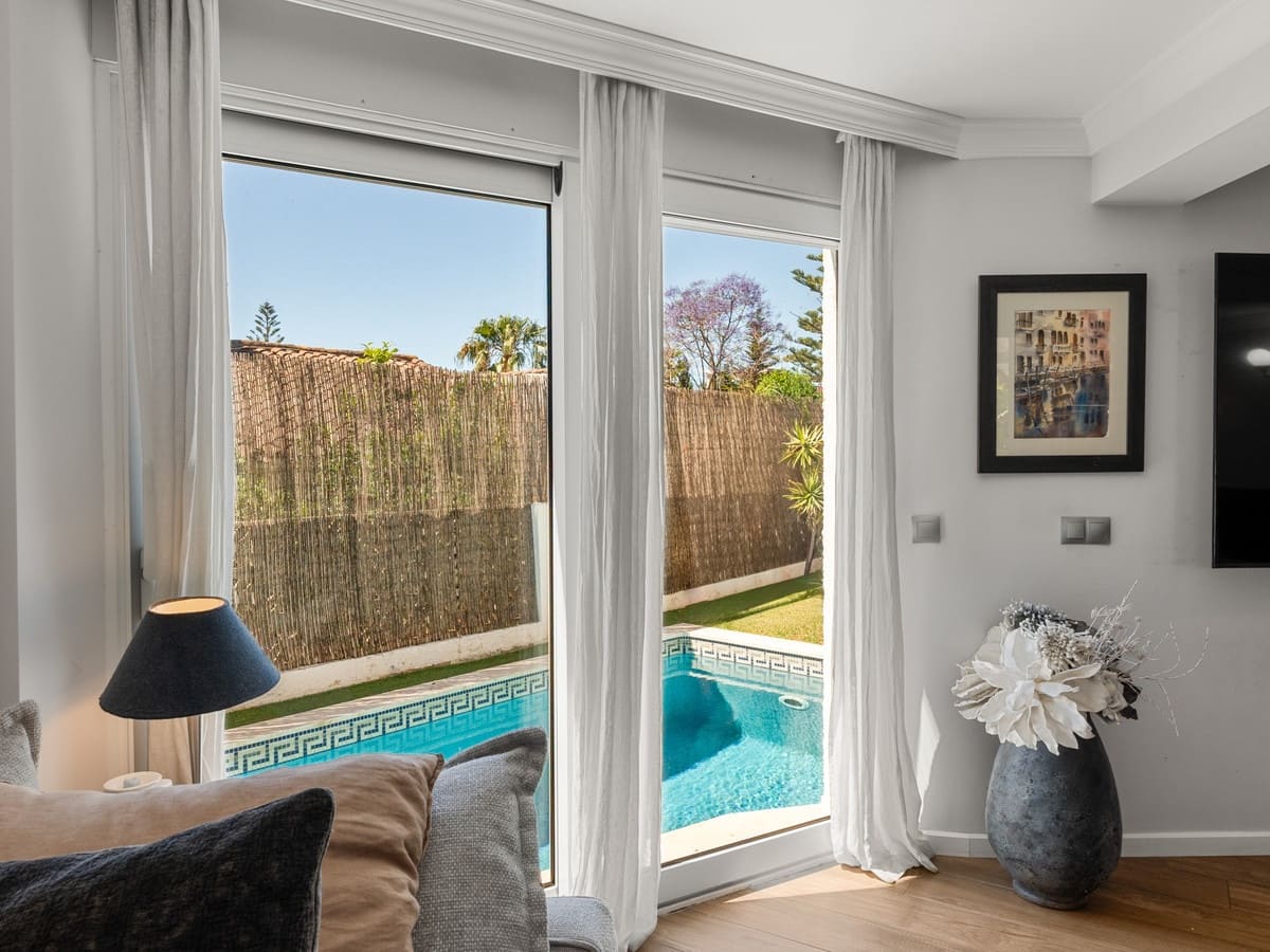 3 bedroom Villa for sale in Marbella with pool - € 1,500,000 (Ref: 9855604)