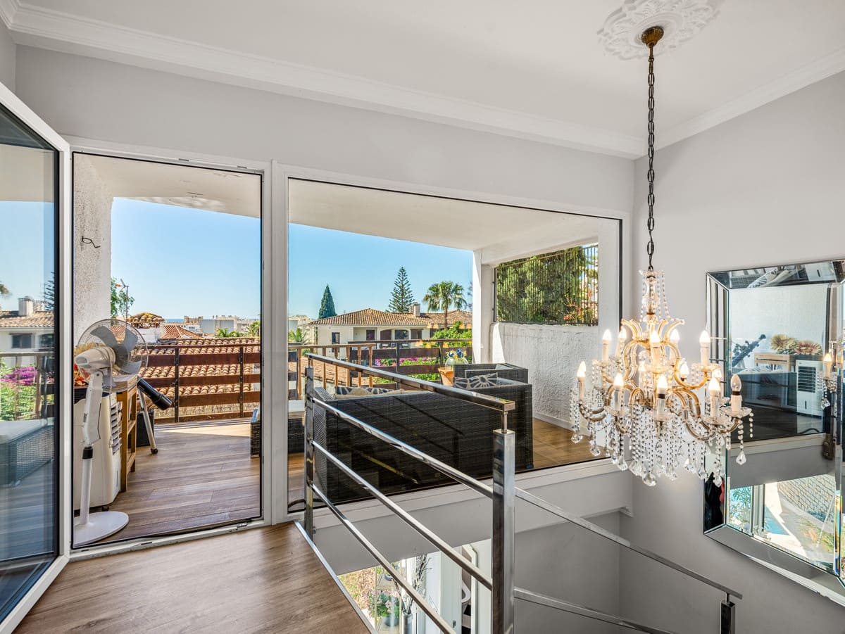 3 bedroom Villa for sale in Marbella with pool - € 1,500,000 (Ref: 9855604)