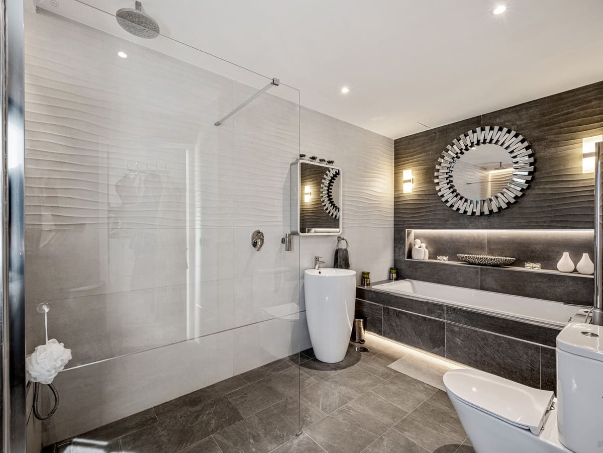 3 bedroom Villa for sale in Marbella with pool - € 1,500,000 (Ref: 9855604)