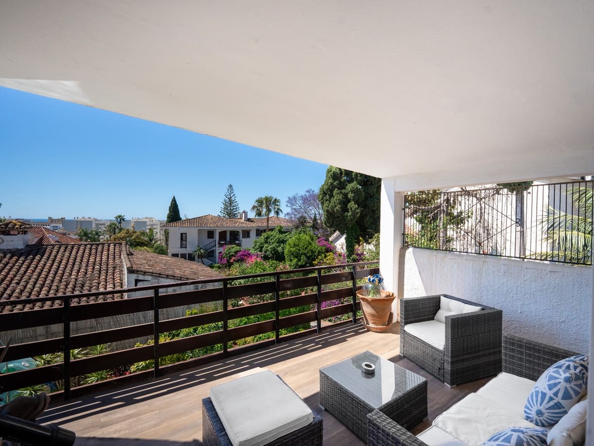 3 bedroom Villa for sale in Marbella with pool - € 1,500,000 (Ref: 9855604)