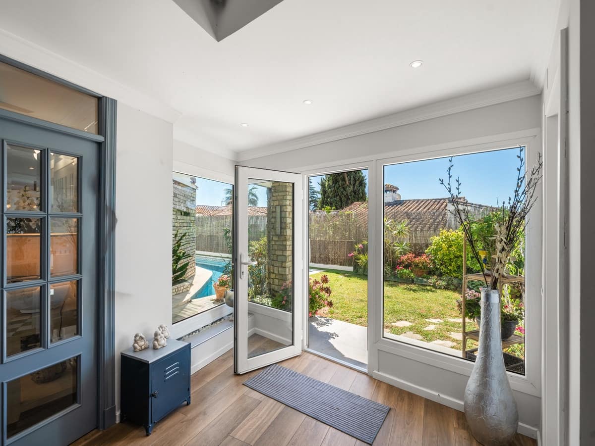 3 bedroom Villa for sale in Marbella with pool - € 1,500,000 (Ref: 9855604)