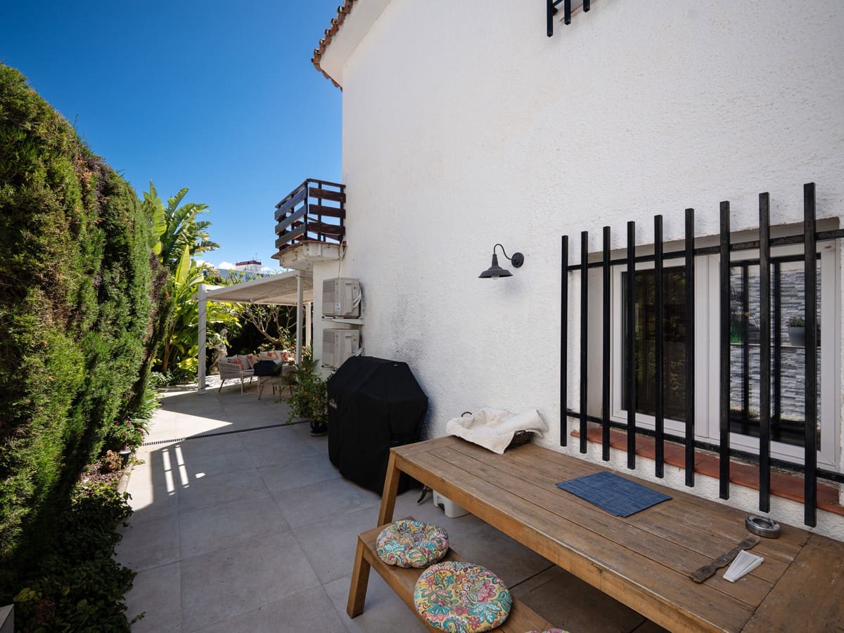 3 bedroom Villa for sale in Marbella with pool - € 1,500,000 (Ref: 9855604)