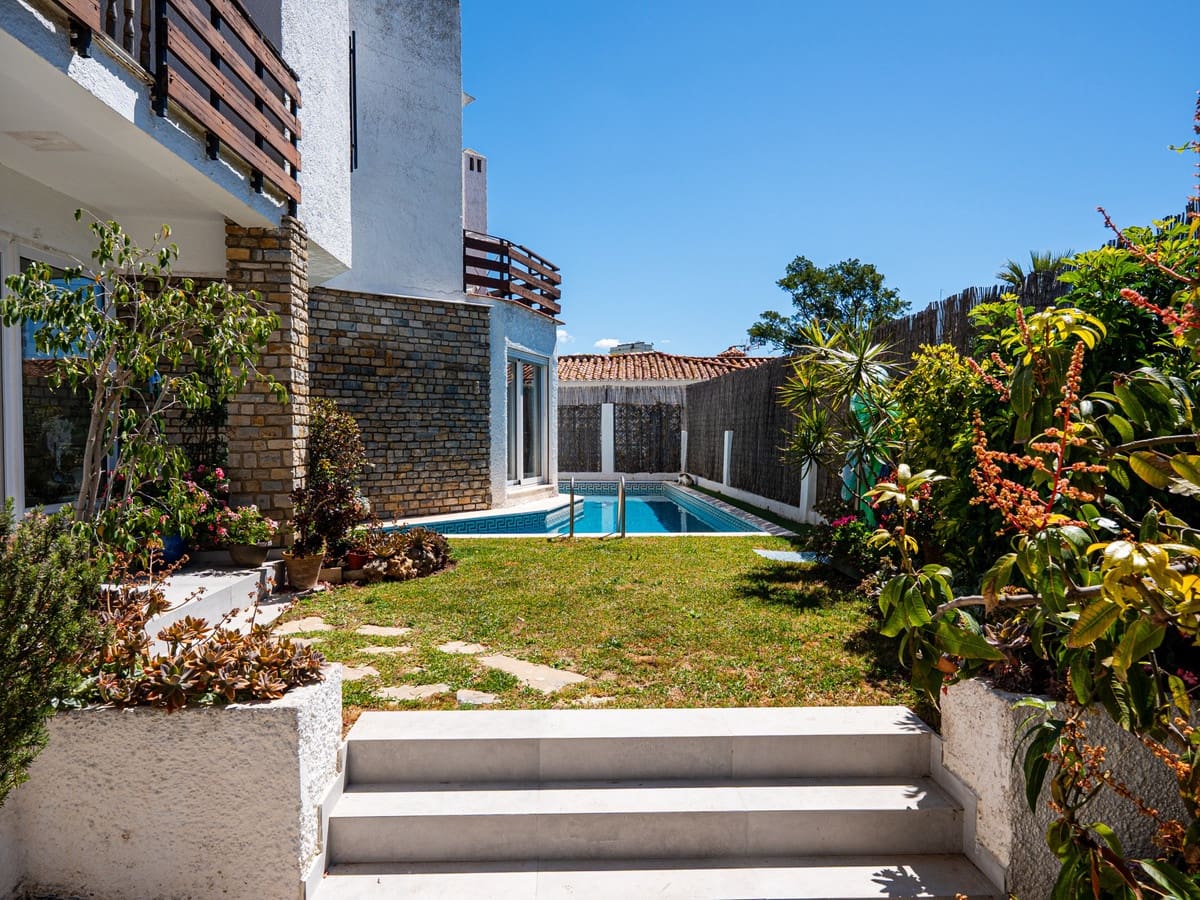 3 bedroom Villa for sale in Marbella with pool - € 1,500,000 (Ref: 9855604)
