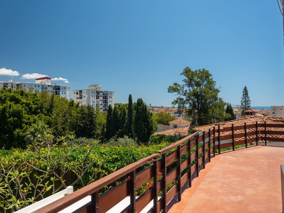 3 bedroom Villa for sale in Marbella with pool - € 1,500,000 (Ref: 9855604)
