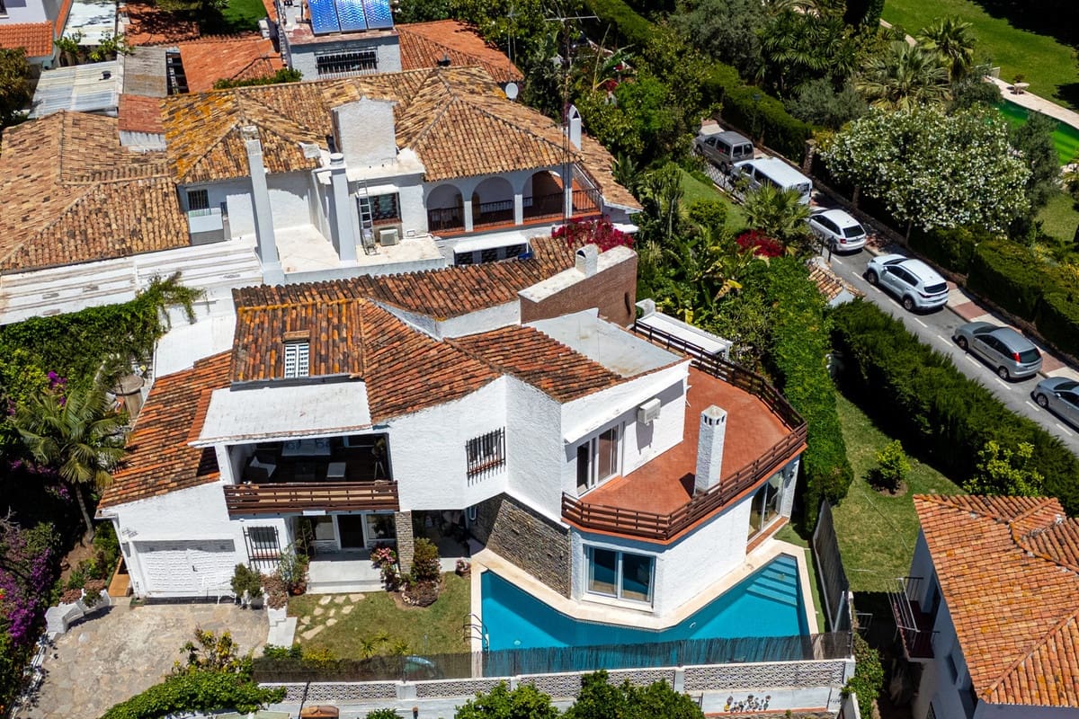 3 bedroom Villa for sale in Marbella with pool - € 1,500,000 (Ref: 9855604)