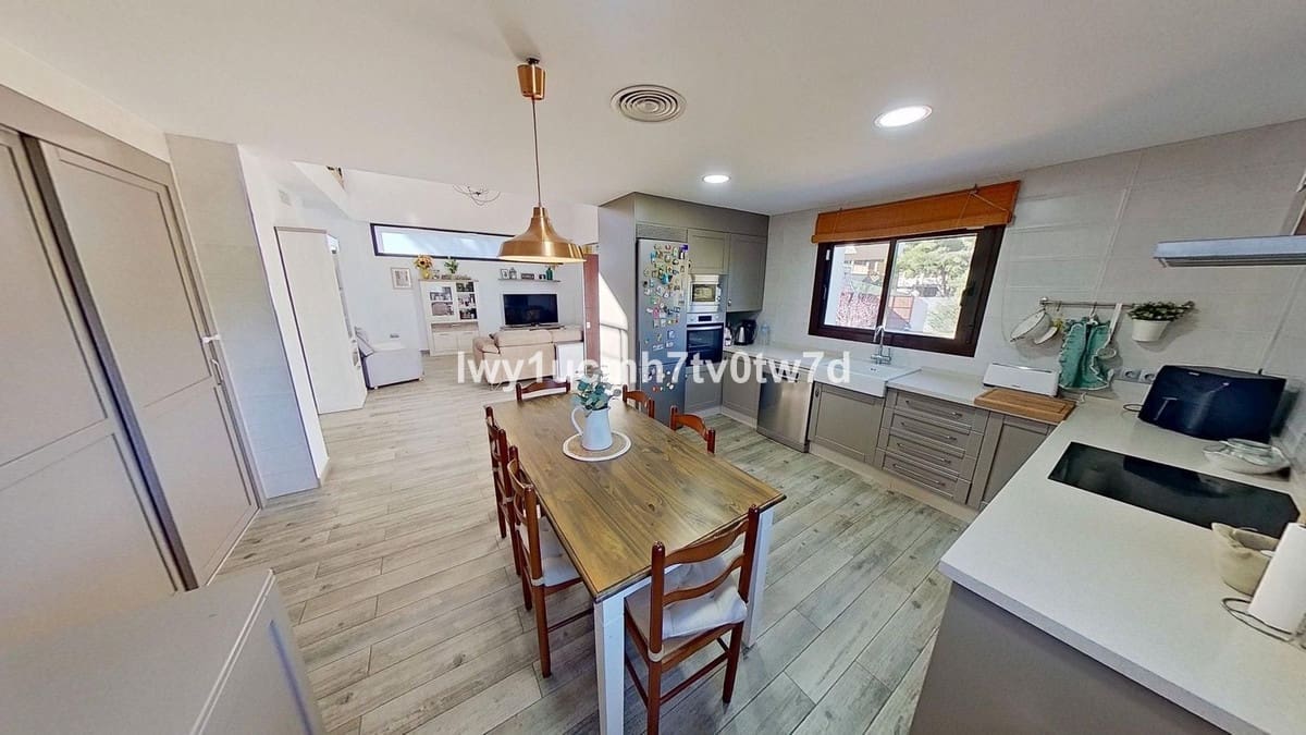 5 sypialnia Willa na sprzedaż w Alhaurin de la Torre z basenem garażem - 670 000 € (Ref: 9855605)