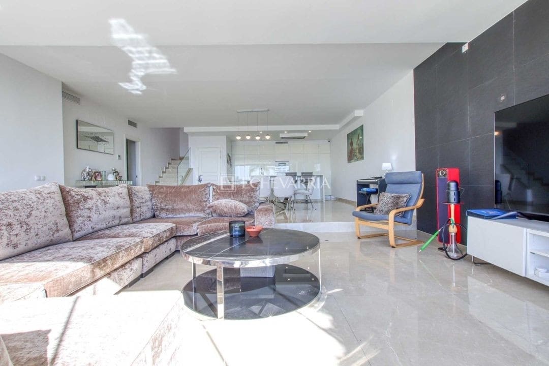 4 bedroom Townhouse for sale in Marbella with pool - € 1,000,000 (Ref: 9855607)
