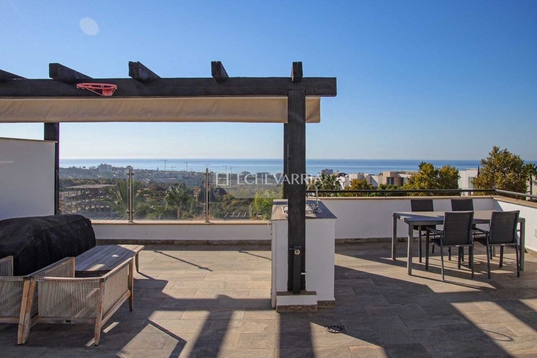 4 bedroom Townhouse for sale in Marbella with pool - € 1,000,000 (Ref: 9855607)