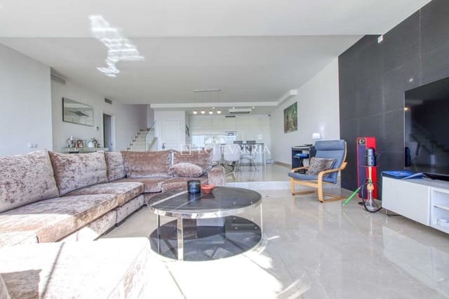 4 soveværelse Byhus til salg i Marbella med swimmingpool - € 1.000.000 (Ref: 9855607)