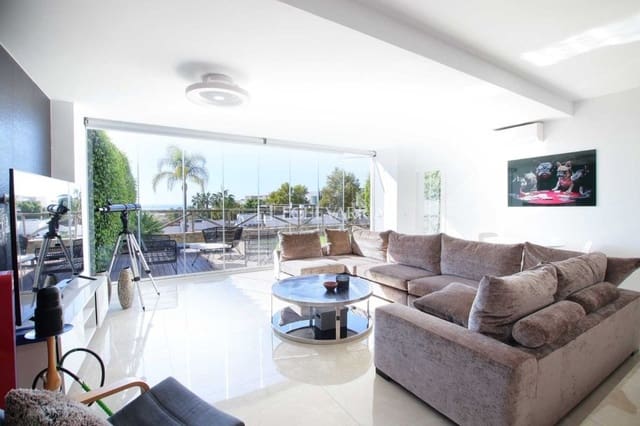 4 soveværelse Byhus til salg i Marbella med swimmingpool - € 1.000.000 (Ref: 9855607)