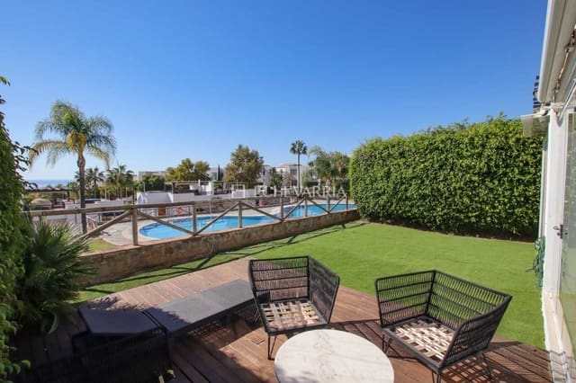 4 soveværelse Byhus til salg i Marbella med swimmingpool - € 1.000.000 (Ref: 9855607)