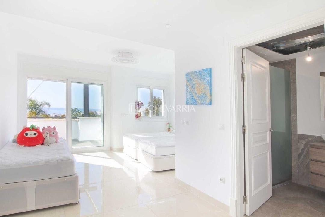 4 bedroom Townhouse for sale in Marbella with pool - € 1,000,000 (Ref: 9855607)