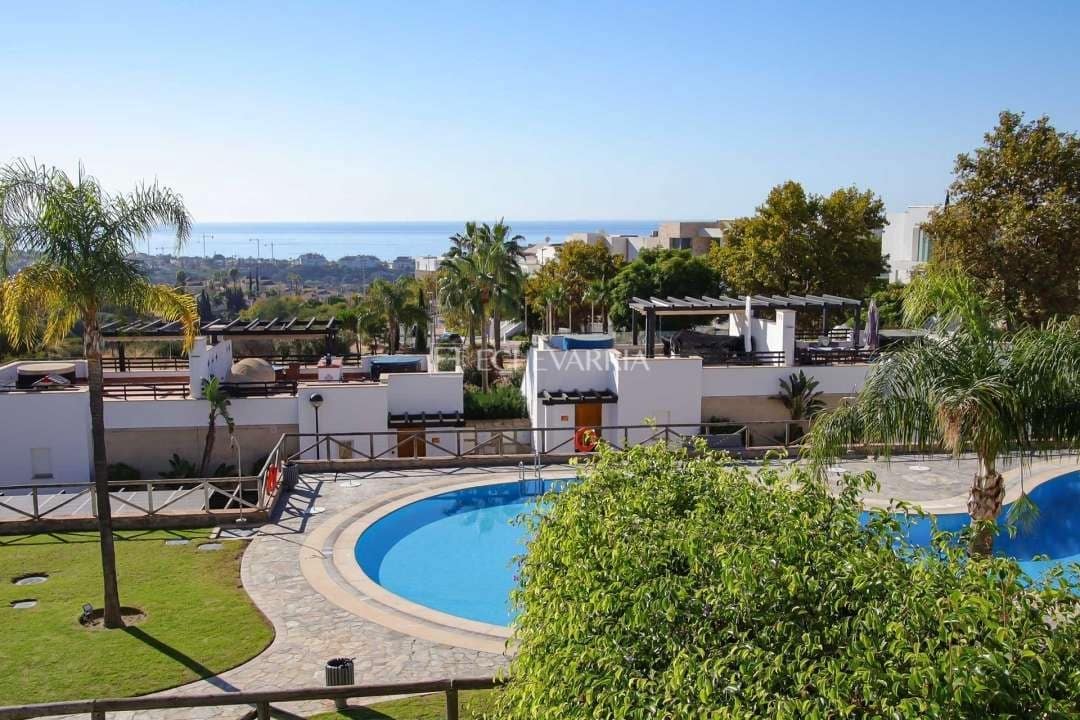 4 bedroom Townhouse for sale in Marbella with pool - € 1,000,000 (Ref: 9855607)