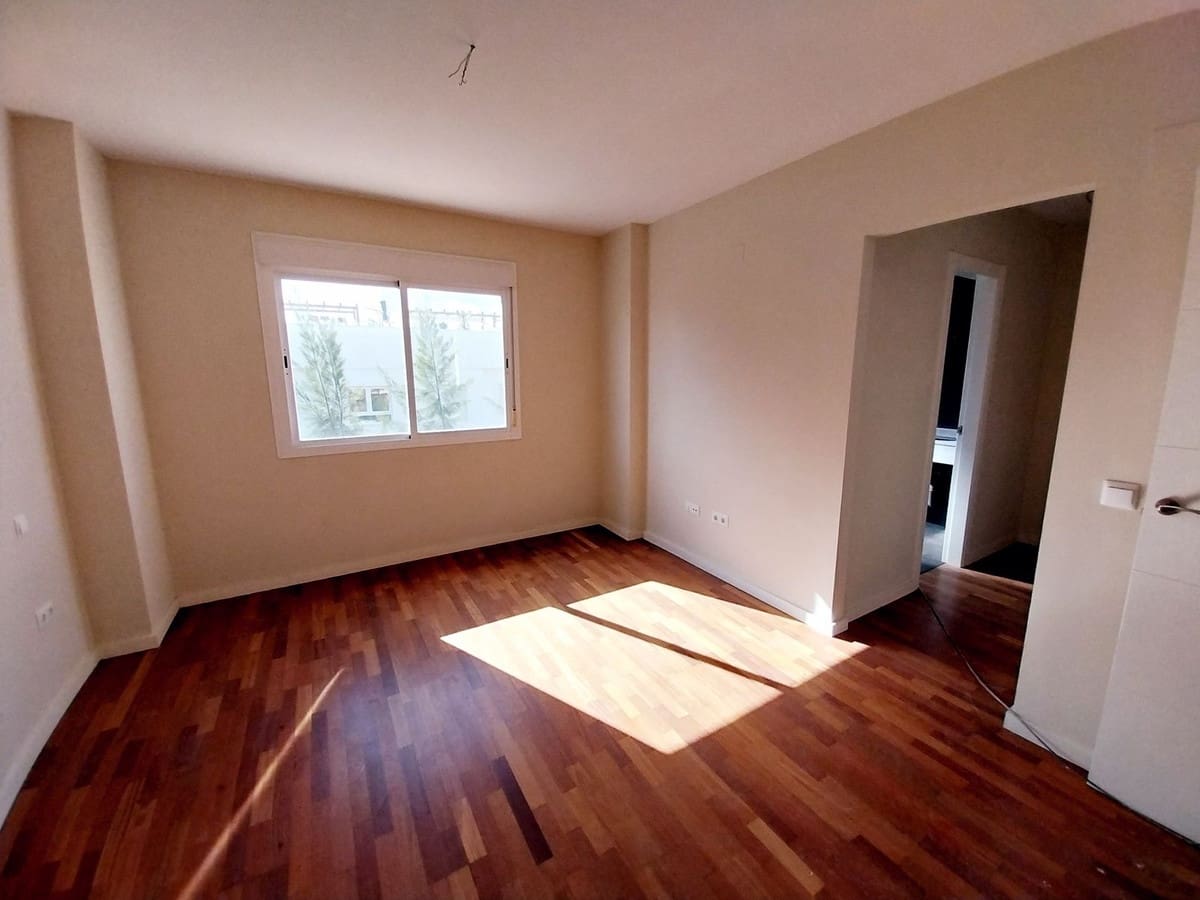 4 sypialnia Dom na sprzedaż w Calahonda z basenem garażem - 639 000 € (Ref: 9855609)