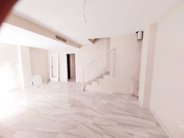 4 sypialnia Dom na sprzedaż w Calahonda, Mijas z basenem garażem - 639 000 € (Ref: 9855609)