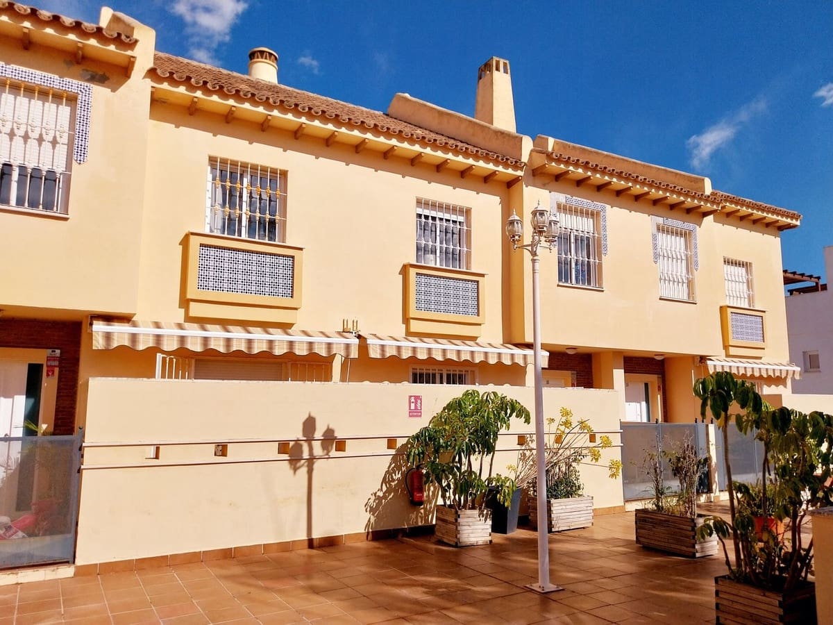 4 sypialnia Dom na sprzedaż w Calahonda z basenem garażem - 639 000 € (Ref: 9855609)