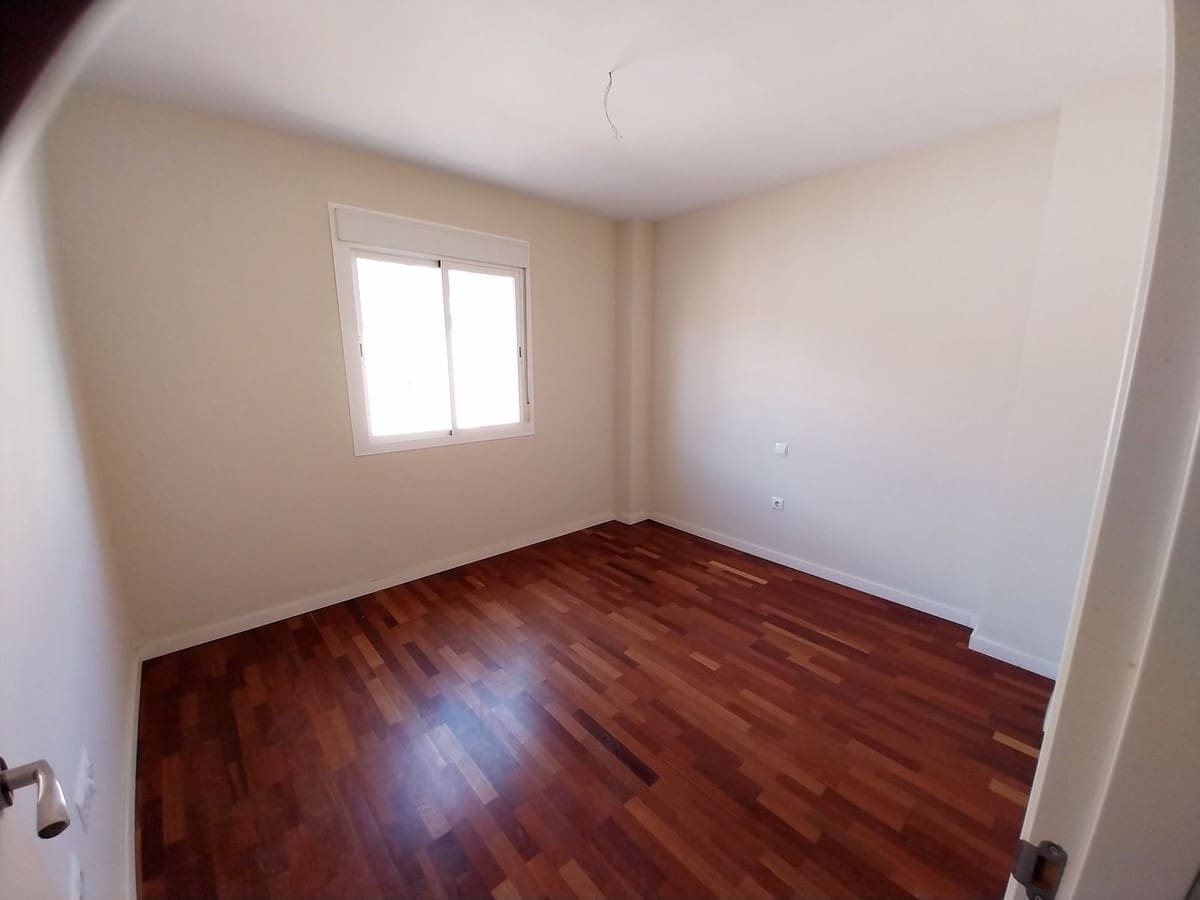 4 sypialnia Dom na sprzedaż w Calahonda z basenem garażem - 639 000 € (Ref: 9855609)