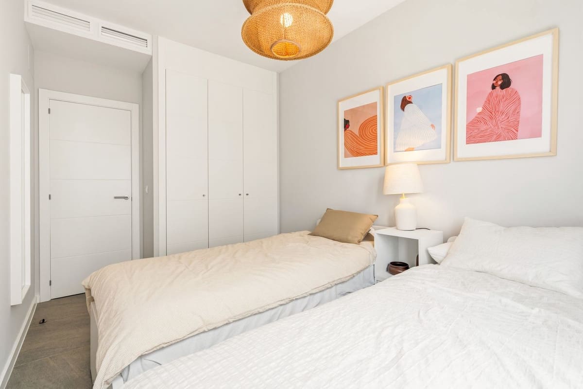 3 soveværelse Semi-Rækkehus til salg i Riviera del Sol med swimmingpool - € 699.000 (Ref: 9855610)