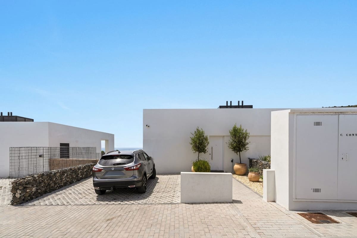 3 soveværelse Semi-Rækkehus til salg i Riviera del Sol med swimmingpool - € 699.000 (Ref: 9855610)