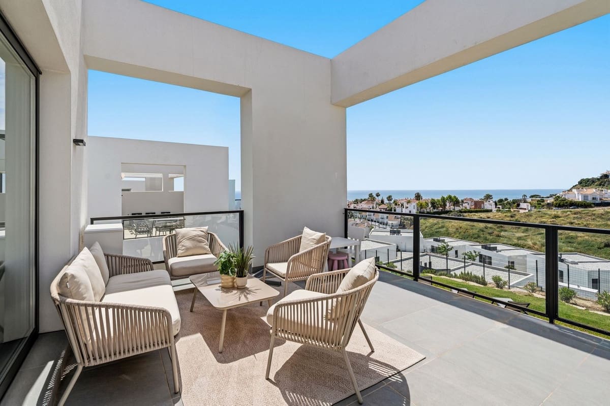 3 soveværelse Semi-Rækkehus til salg i Riviera del Sol med swimmingpool - € 699.000 (Ref: 9855610)