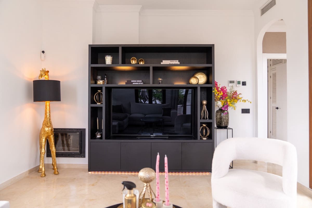 4 bedroom Villa for sale in Estepona with pool - € 1,425,000 (Ref: 9857695)
