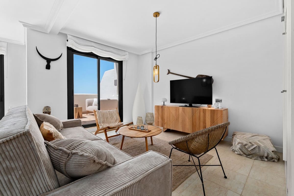 3 soverom Hus til salgs i New Golden Mile med svømmebasseng garasje - € 625 000 (Ref: 9857698)