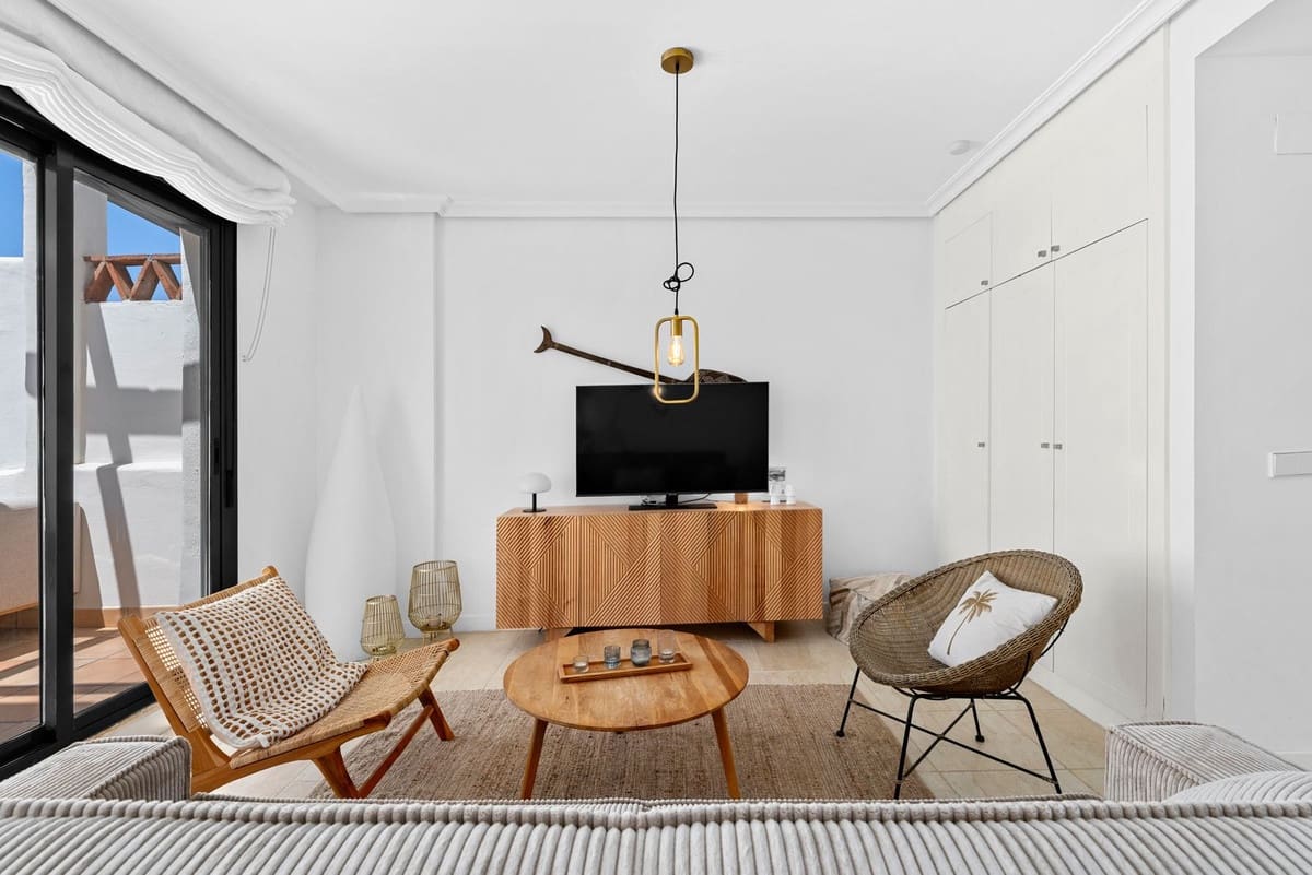 3 soverom Hus til salgs i New Golden Mile med svømmebasseng garasje - € 625 000 (Ref: 9857698)