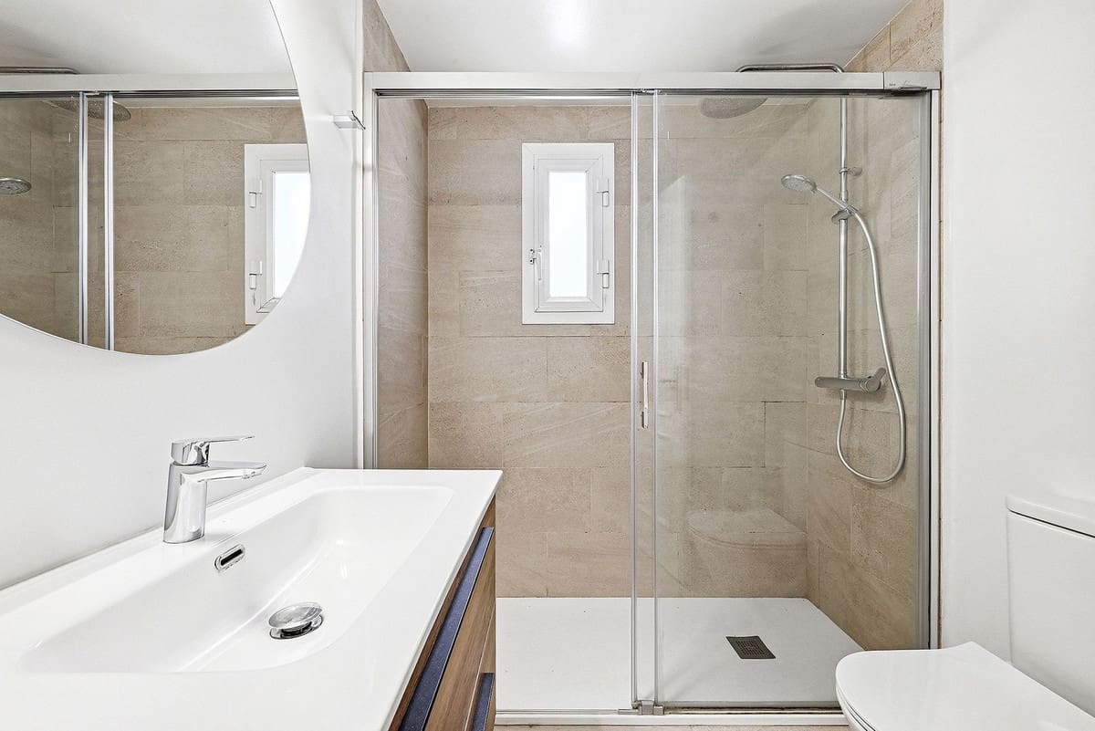 4 sypialnia Dom na sprzedaż w Nueva Andalucia z basenem garażem - 625 000 € (Ref: 9858156)