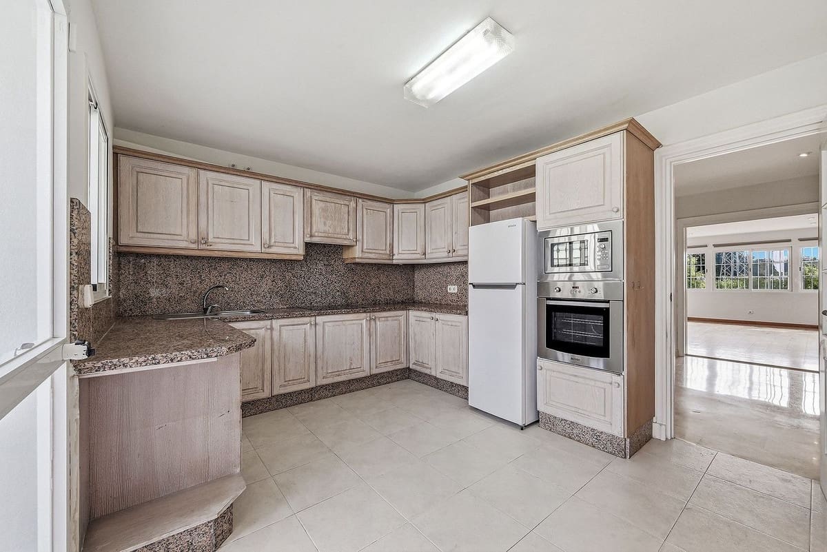 4 sypialnia Dom na sprzedaż w Nueva Andalucia z basenem garażem - 625 000 € (Ref: 9858156)