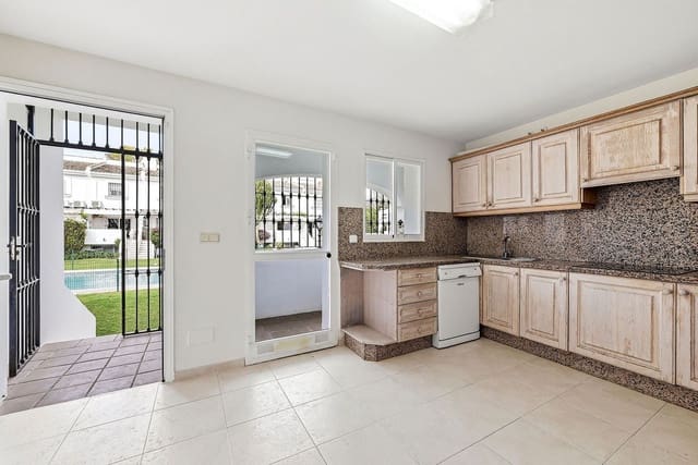 4 Zimmer Haus zu verkaufen in La Dama de Noche - La Alzambra, Marbella mit Pool Garage - 625.000 € (Ref: 9858156)