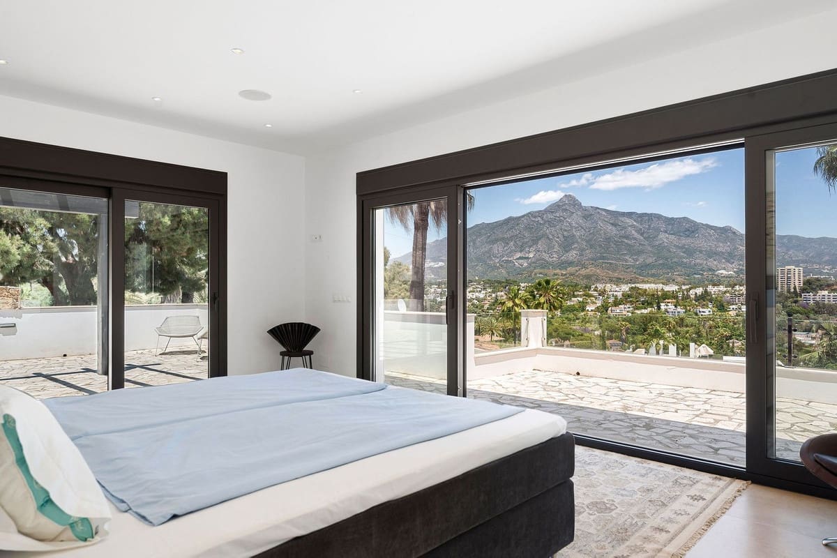 4 soveværelse Villa til salg i Nueva Andalucia med swimmingpool - € 2.990.000 (Ref: 9861995)