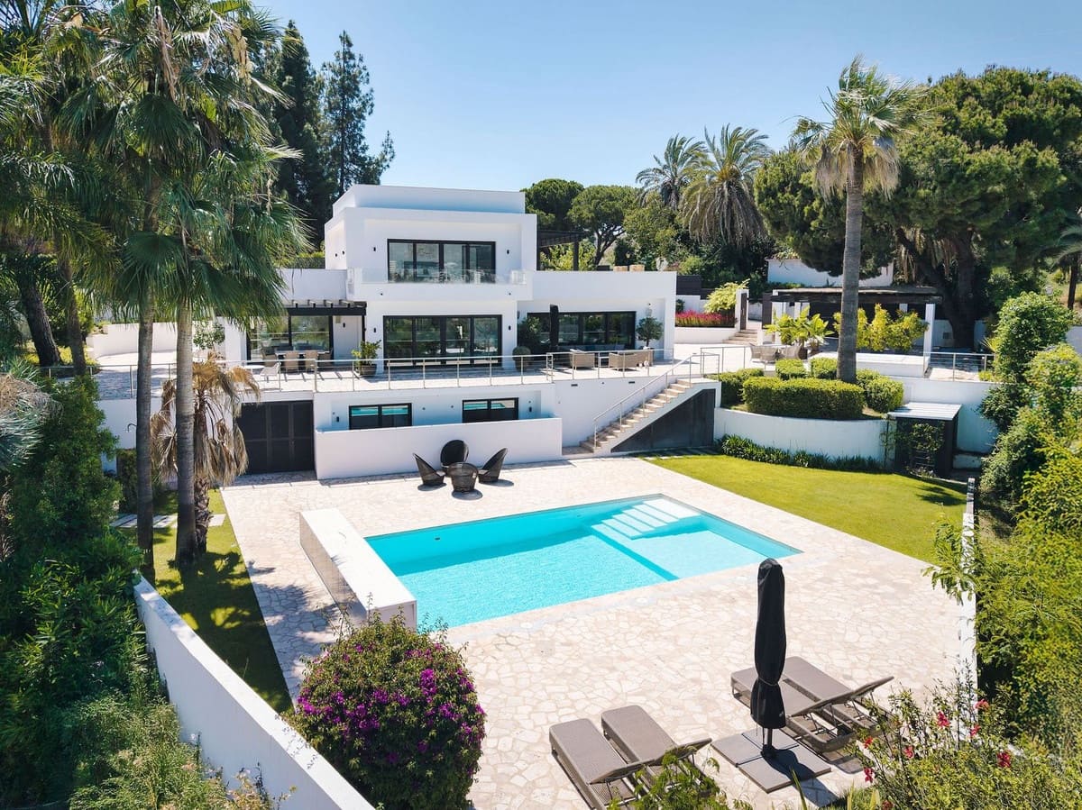 4 soveværelse Villa til salg i Nueva Andalucia med swimmingpool - € 2.990.000 (Ref: 9861995)