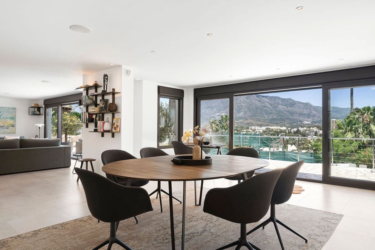 4 soveværelse Villa til salg i Nueva Andalucia med swimmingpool - € 2.990.000 (Ref: 9861995)