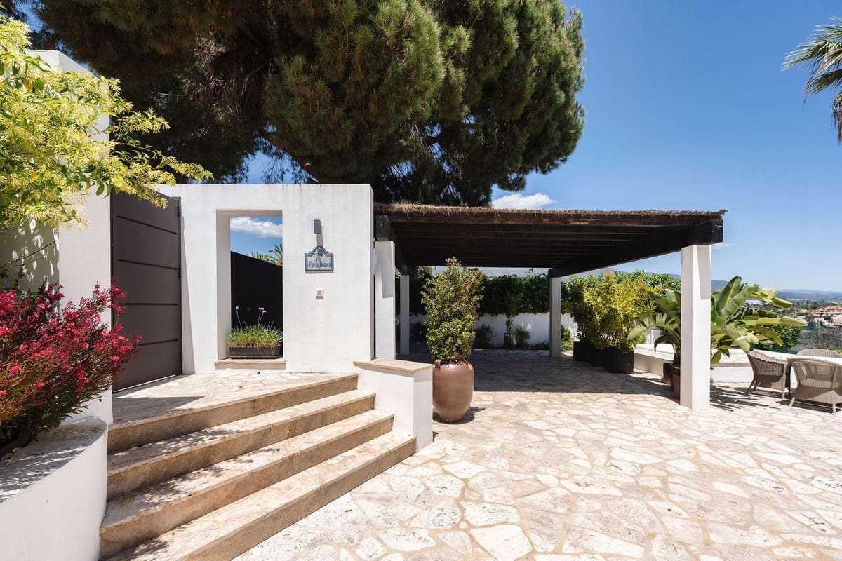 4 soveværelse Villa til salg i Nueva Andalucia med swimmingpool - € 2.990.000 (Ref: 9861995)