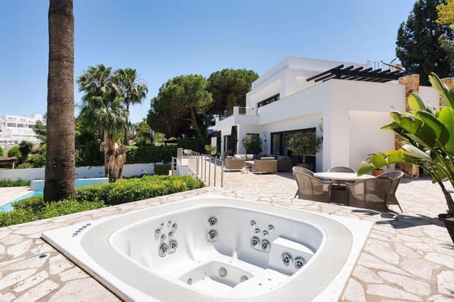 4 soveværelse Villa til salg i La Dama de Noche - La Alzambra, Marbella med swimmingpool - € 2.990.000 (Ref: 9861995)
