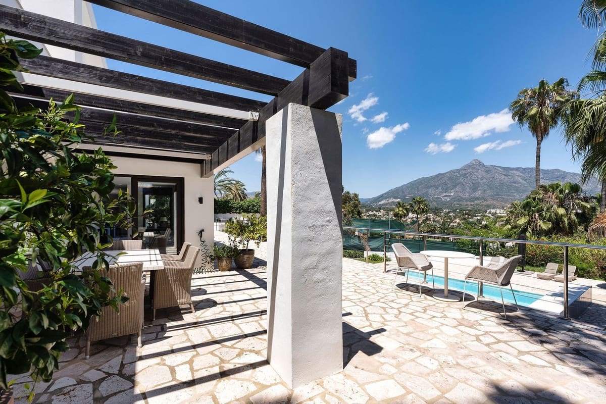 4 soveværelse Villa til salg i Nueva Andalucia med swimmingpool - € 2.990.000 (Ref: 9861995)