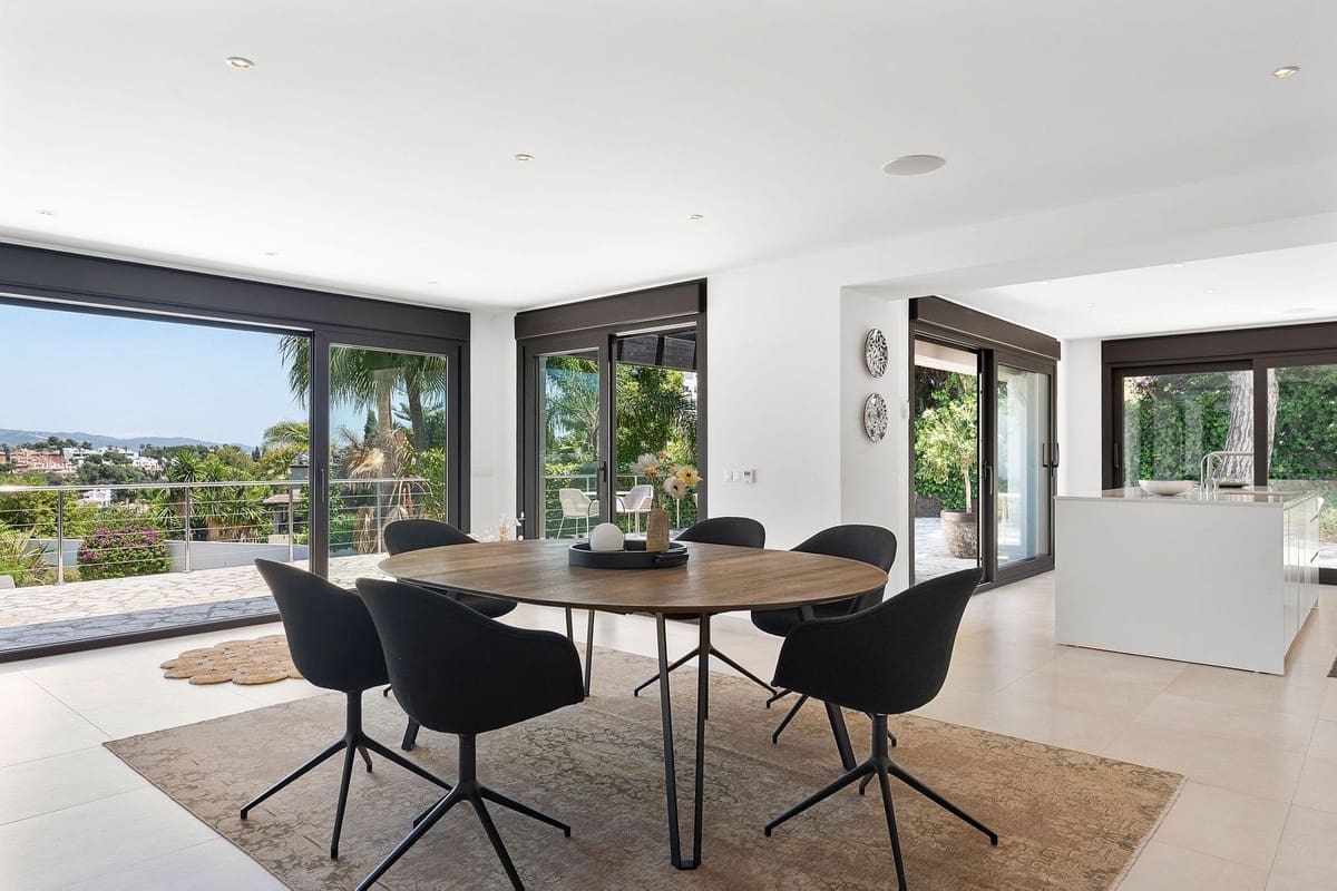 4 soveværelse Villa til salg i Nueva Andalucia med swimmingpool - € 2.990.000 (Ref: 9861995)