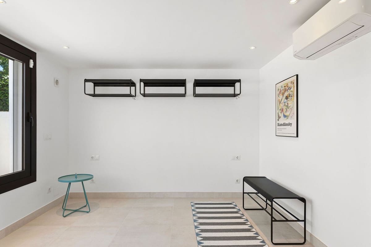 4 soveværelse Villa til salg i Nueva Andalucia med swimmingpool - € 2.990.000 (Ref: 9861995)