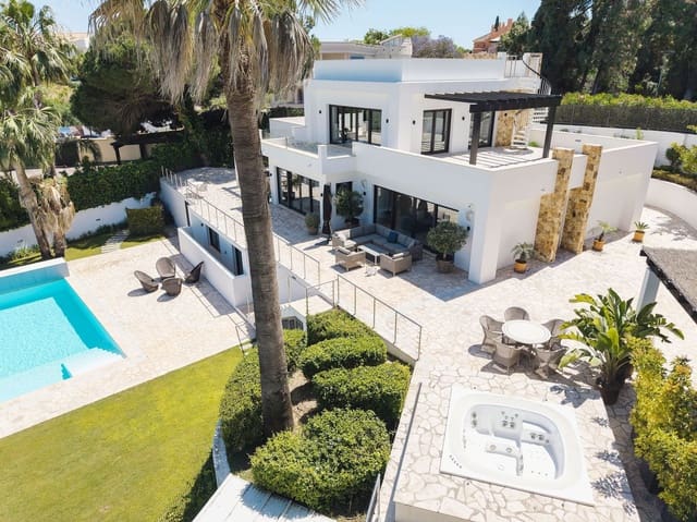 4 soveværelse Villa til salg i La Dama de Noche - La Alzambra, Marbella med swimmingpool - € 2.990.000 (Ref: 9861995)