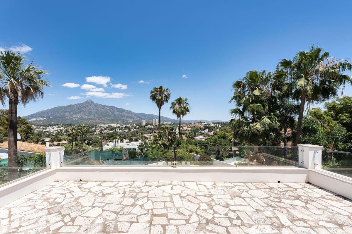 4 soveværelse Villa til salg i Nueva Andalucia med swimmingpool - € 2.990.000 (Ref: 9861995)