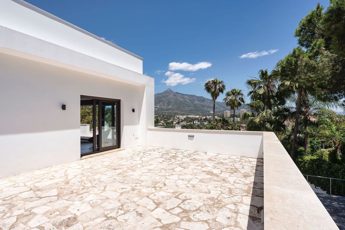 4 soveværelse Villa til salg i Nueva Andalucia med swimmingpool - € 2.990.000 (Ref: 9861995)