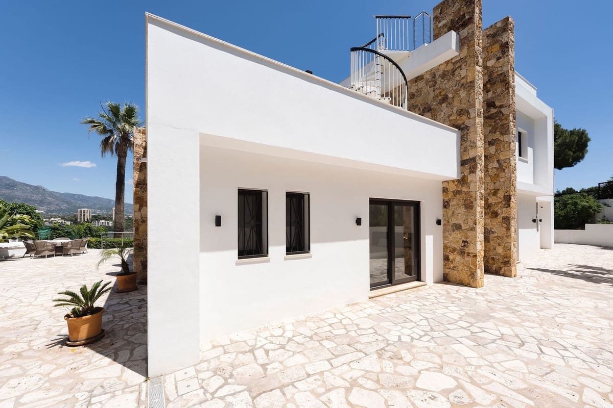4 soveværelse Villa til salg i Nueva Andalucia med swimmingpool - € 2.990.000 (Ref: 9861995)