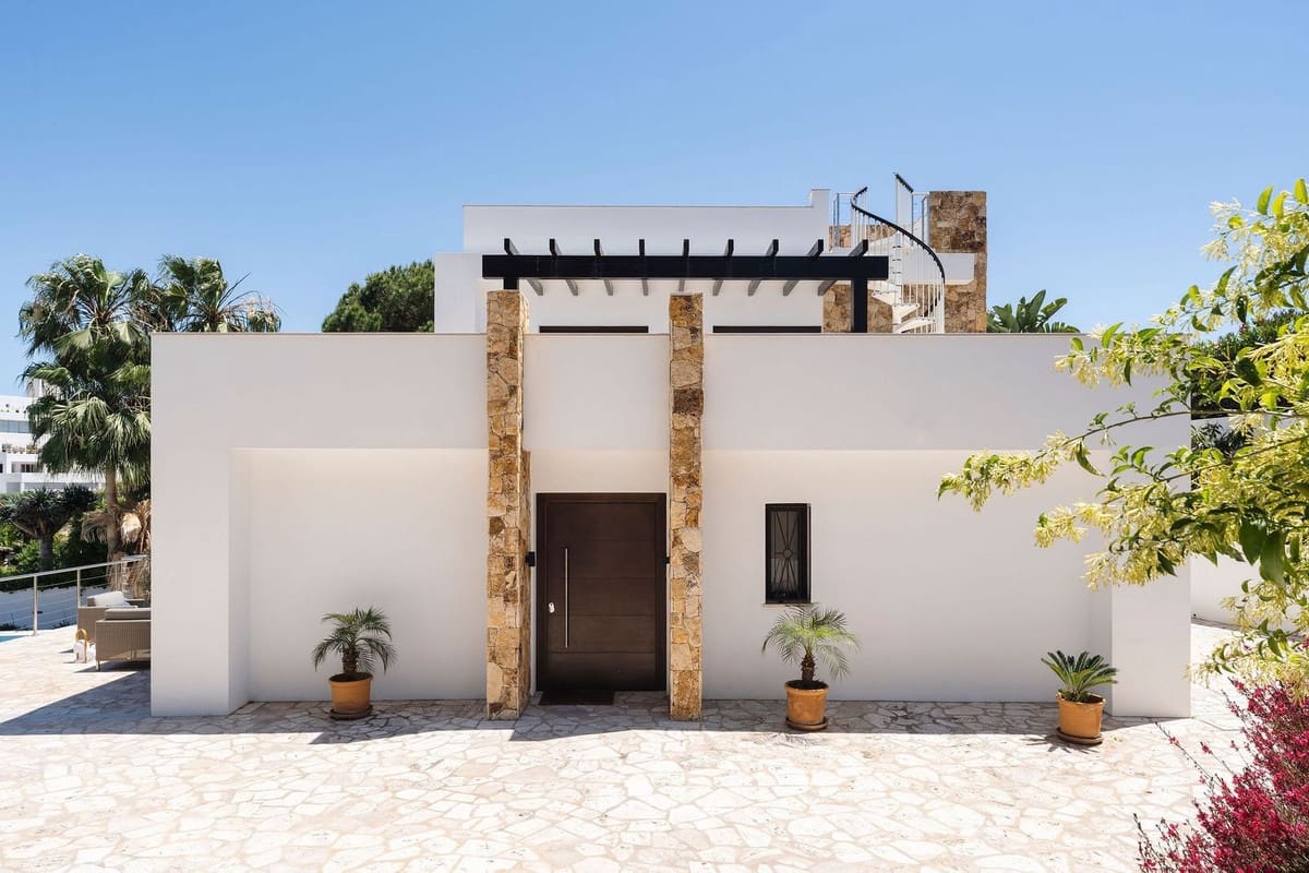 4 soveværelse Villa til salg i Nueva Andalucia med swimmingpool - € 2.990.000 (Ref: 9861995)