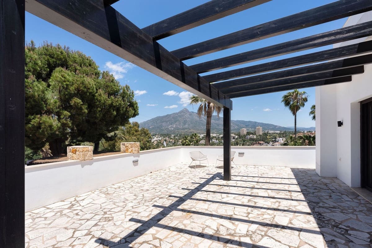4 soveværelse Villa til salg i Nueva Andalucia med swimmingpool - € 2.990.000 (Ref: 9861995)
